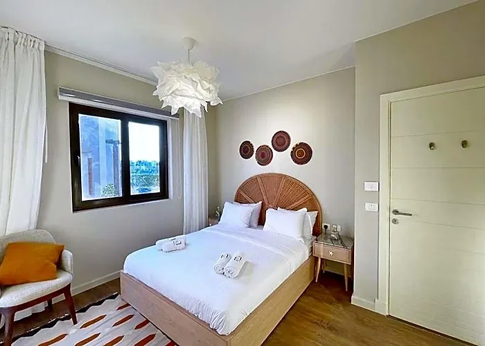 Haute & Hand-picked 4bdr Private Pool Szálloda 3*