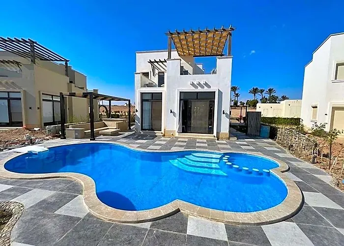 Haute & Hand-picked 4bdr Private Pool Szálloda Gurdaka