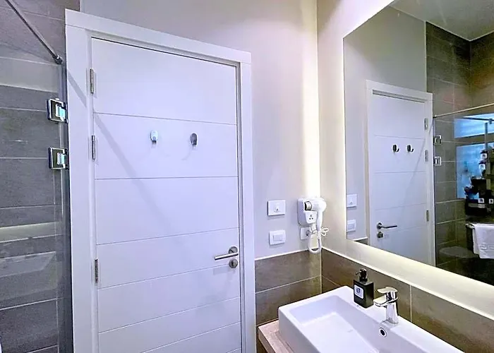 Haute & Hand-picked 4bdr Private Pool Gurdaka