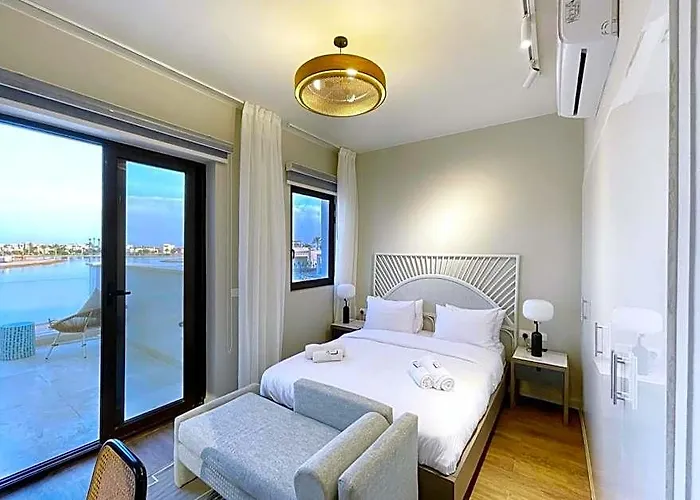 Haute & Hand-picked 4bdr Private Pool 3* Gurdaka