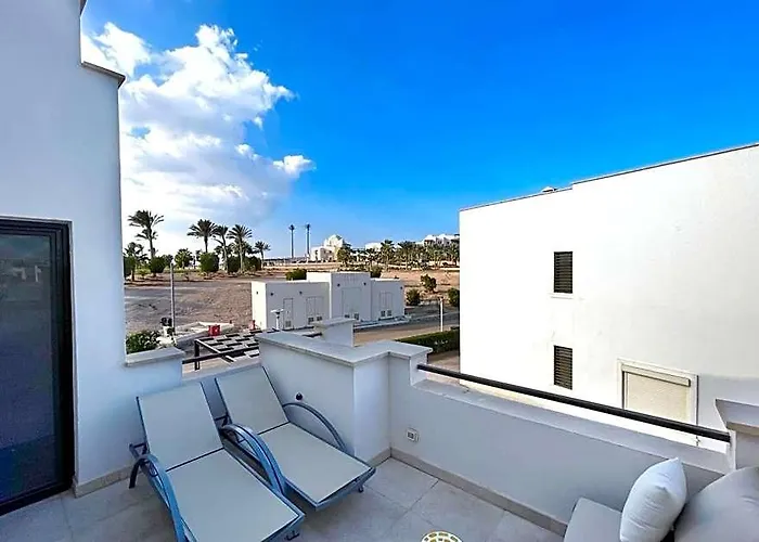 Haute & Hand-picked 4bdr Private Pool 3*