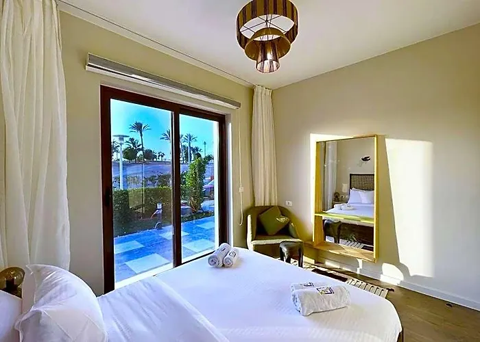 Haute & Hand-picked 4bdr Private Pool Gurdaka