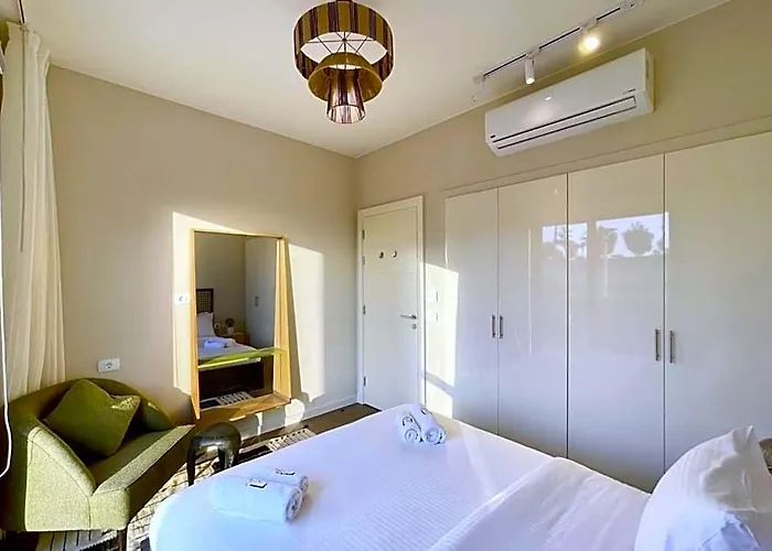 Szálloda Haute & Hand-picked 4bdr Private Pool 3*