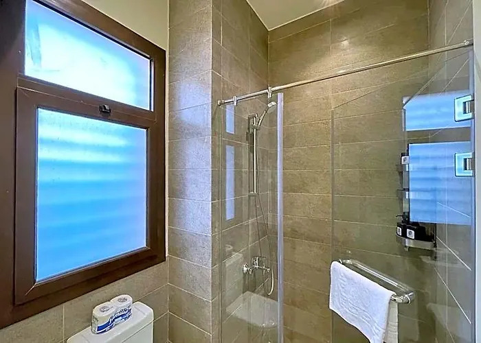 Haute & Hand-picked 4bdr Private Pool 3*