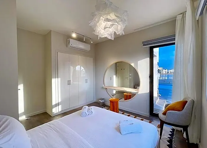 Haute & Hand-picked 4bdr Private Pool 3* Gurdaka